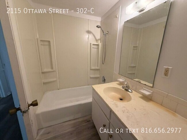 Building Photo - 2115 Ottawa St