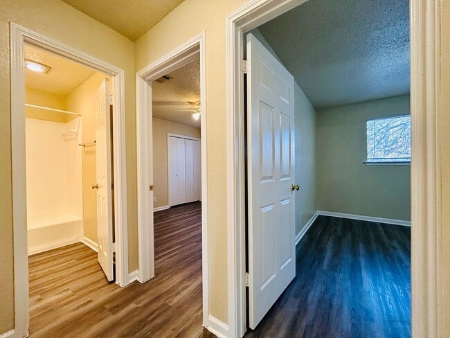 Building Photo - 9219 Kempler Dr