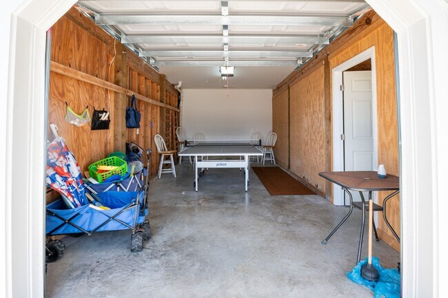 Building Photo - PERFECT OFF-SEASON BEACH GETAWAY