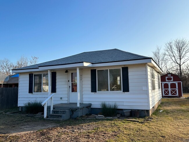 Primary Photo - Cute, 2-bed, 1-bath house