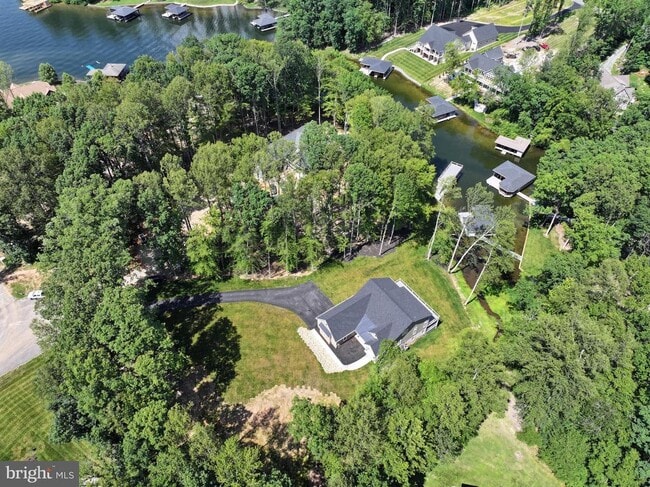 Building Photo - 44 Deep Crk Cir