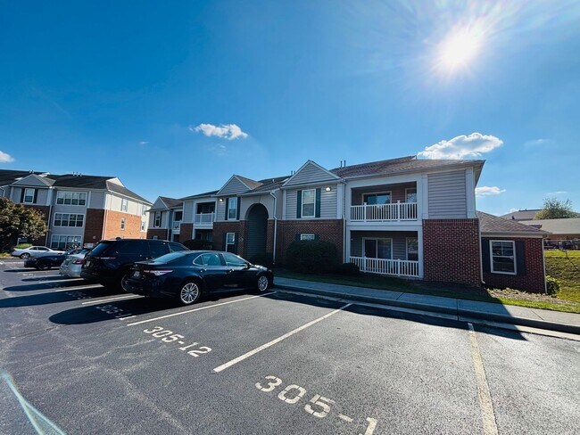 Building Photo - 2 Bedroom 2 bath Condo