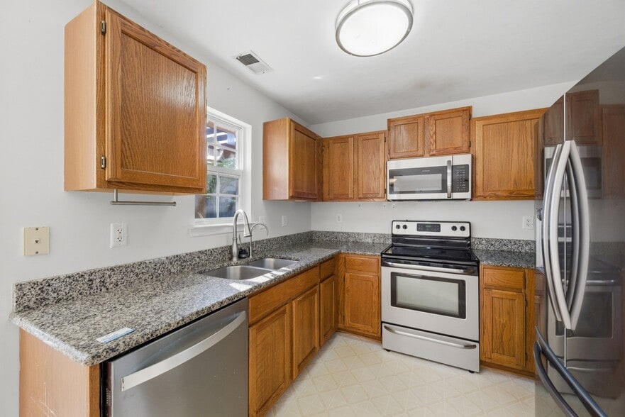 Building Photo - 306 Gauntlet Way