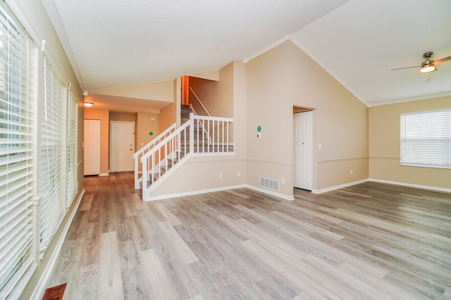 Building Photo - 1154 Crestview St