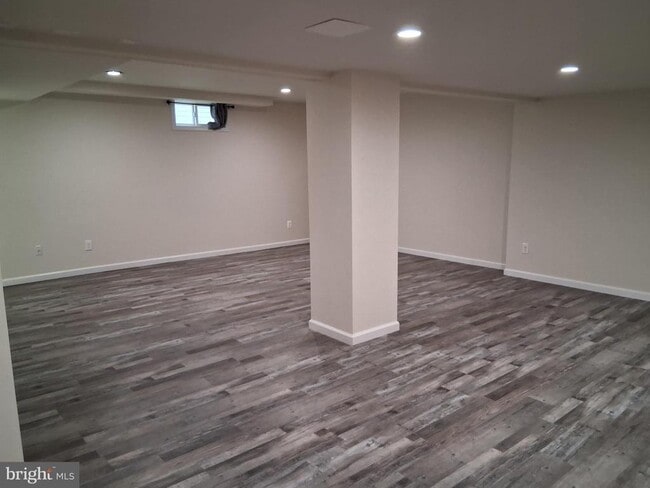 Building Photo - 7300 Willow Glen Way