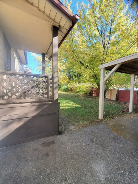 Building Photo - 11806 Farringdon Ave