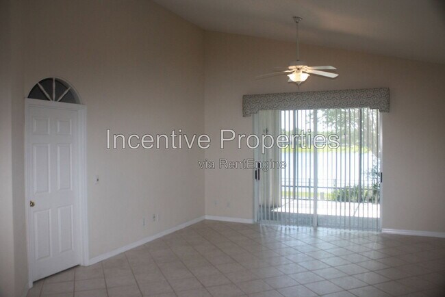 Building Photo - 817 Lakeworth Cir