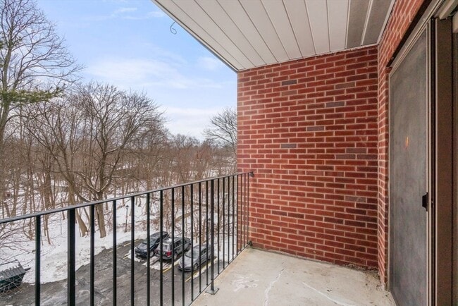 Building Photo - 16 Winter St