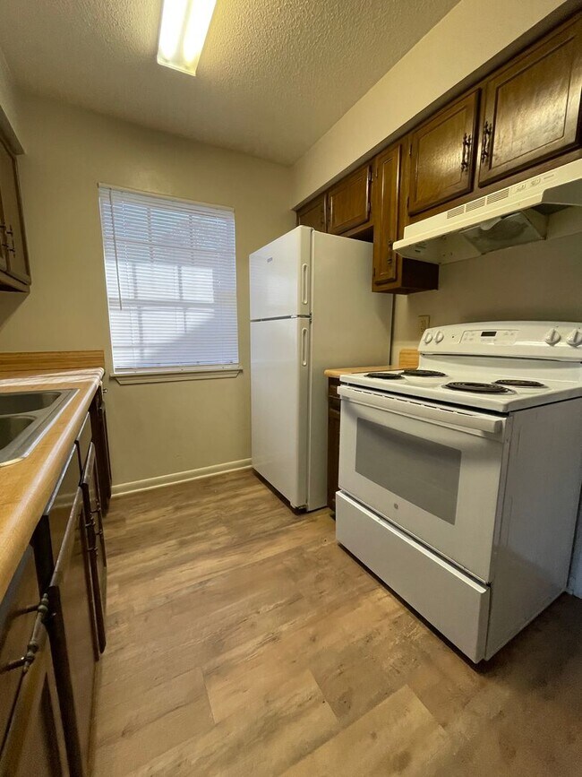 Building Photo - 306 Loire Ave