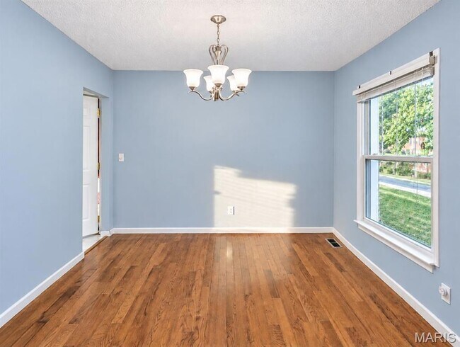 Building Photo - 14331 Rainy Lake Dr