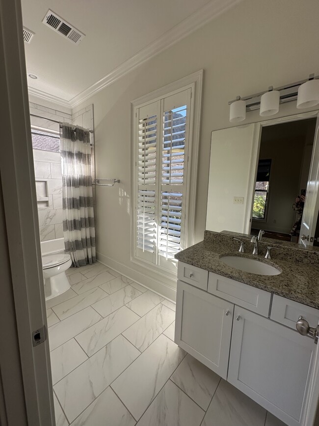 Building Photo - 170 Mulberry Ln