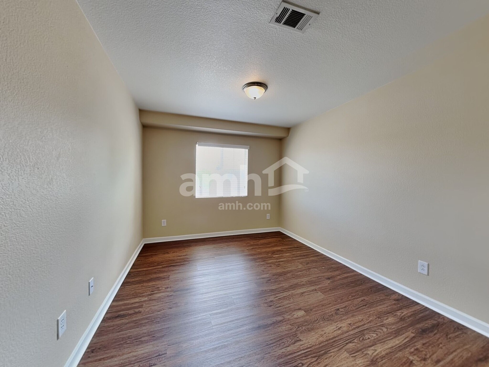 Building Photo - 10572 Vaughn Ct