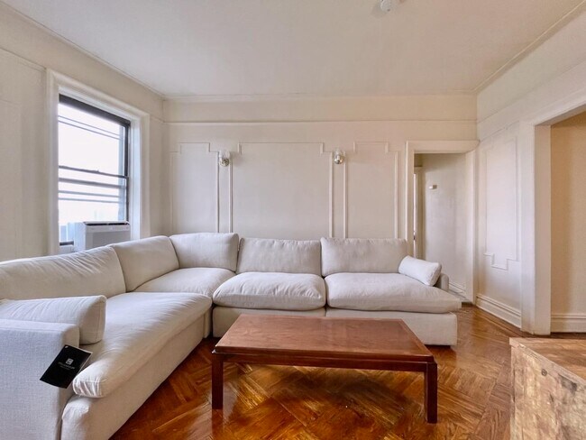 Building Photo - 334 Ogden Ave.