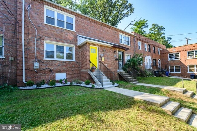 Building Photo - 5053 Sheriff Rd NE