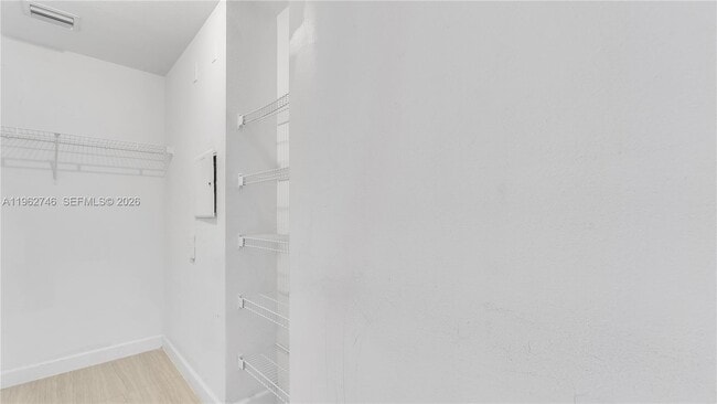 Building Photo - 533 NE 3rd Ave