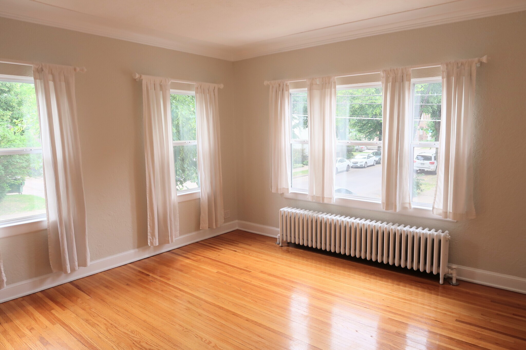 Living room - 3252 Fremont Ave S