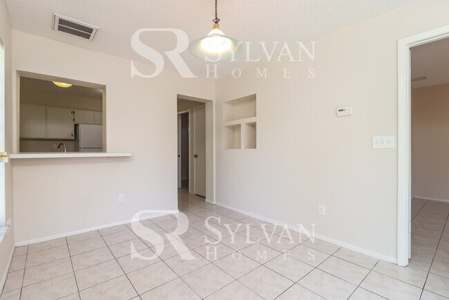 Building Photo - Enjoy one-level living at its best