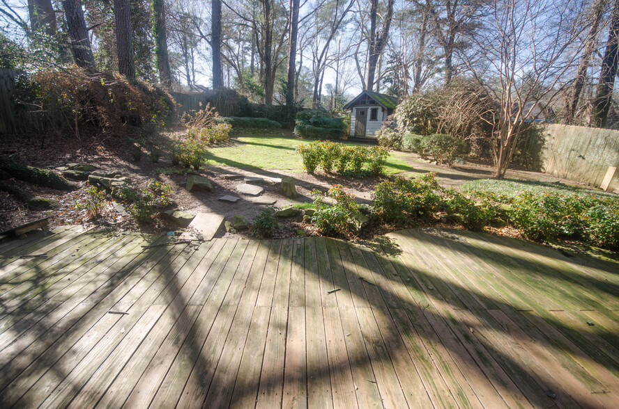 Private fenced backyard - 121 Brower Street
