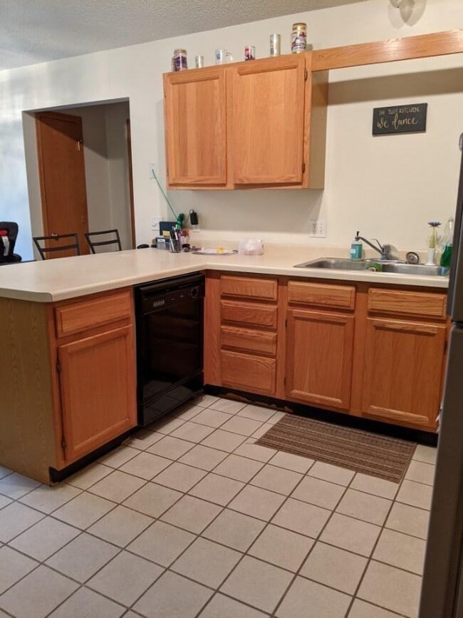 Building Photo - 8199 Sunrise Ln