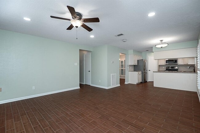 Building Photo - 19 Village Knoll Pl