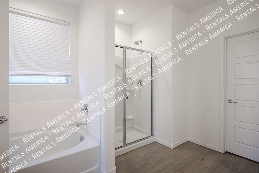Building Photo - 5509 N 108th Ave