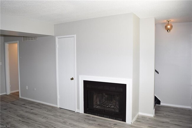 Building Photo - 12773 Woodside Ln