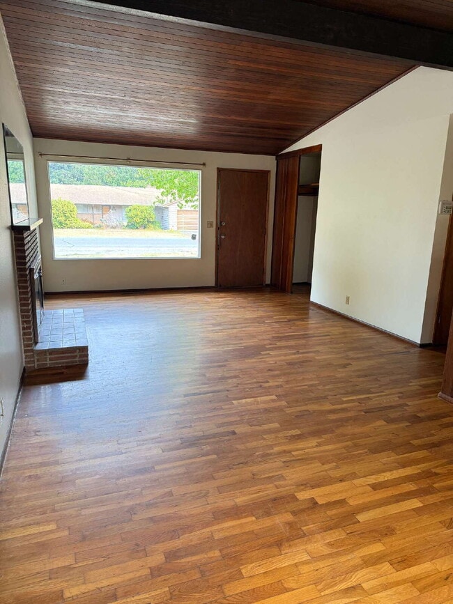 Building Photo - Single Family Home Available for Rent!