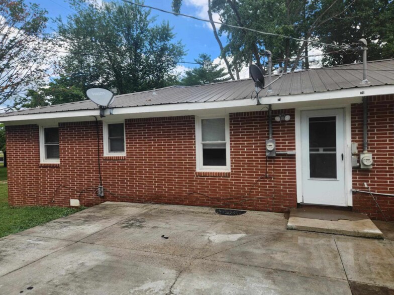 Building Photo - 74 Parsonage Ln