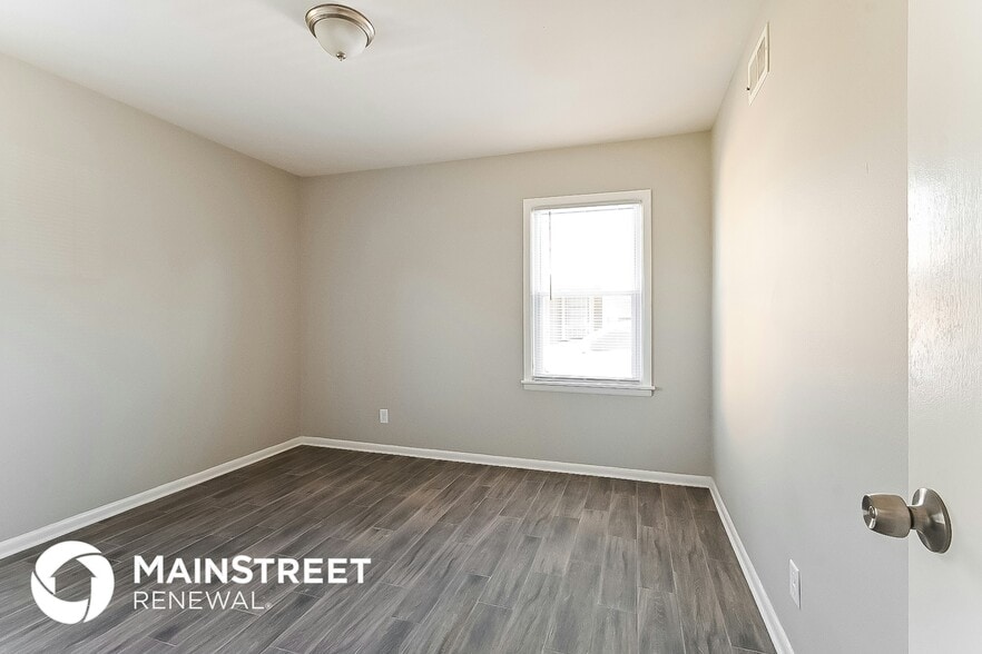 Building Photo - 3653 Elm Park Rd