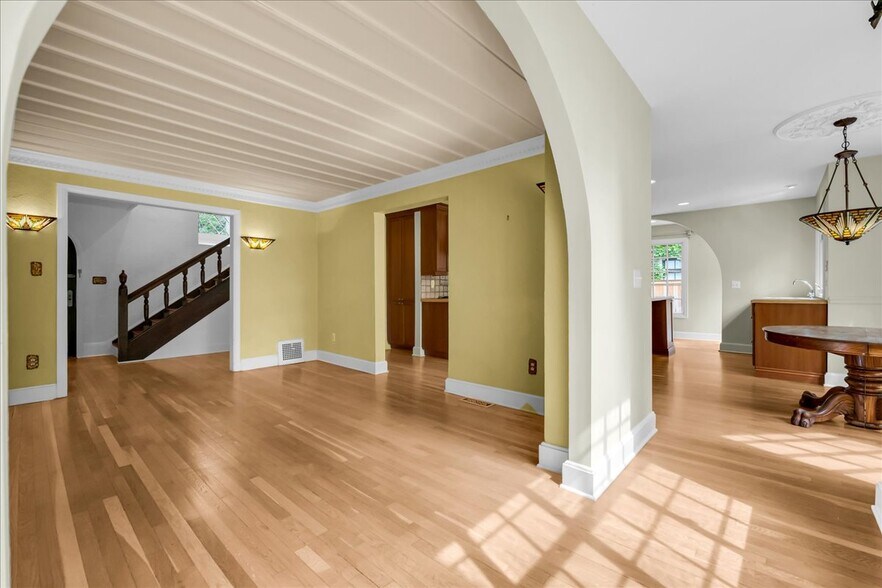 Building Photo - 455 Linden Rd
