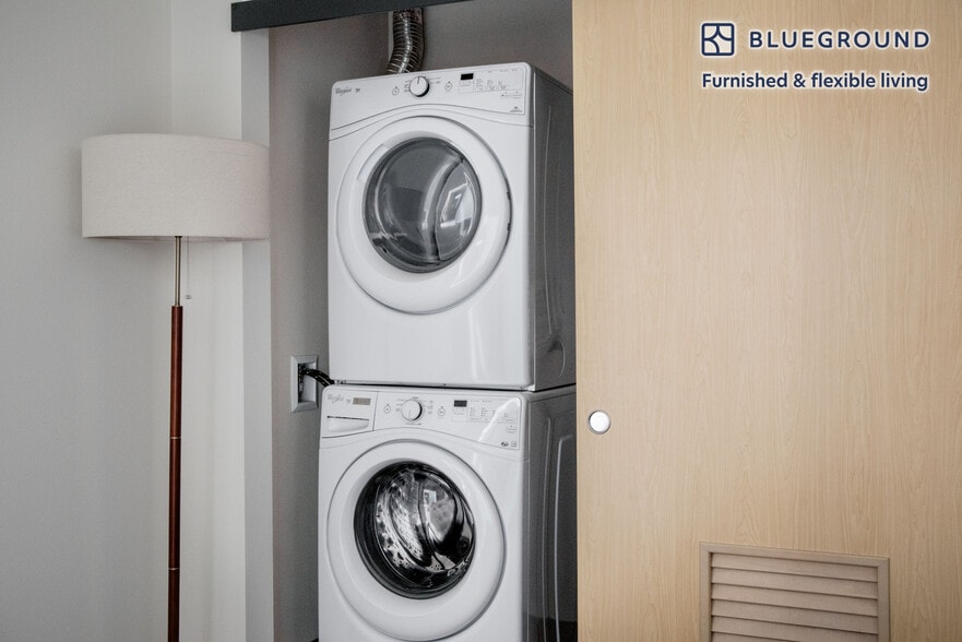 Building Photo - 15566 NE 22 Pl