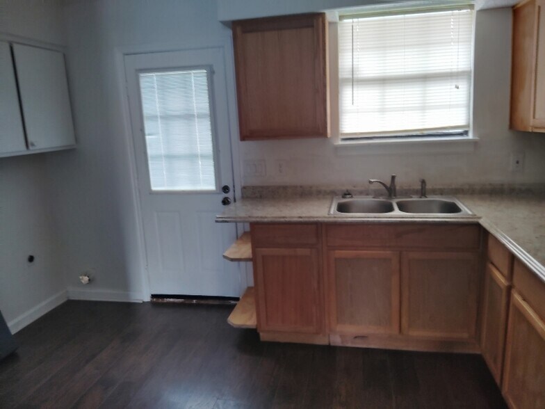 Building Photo - 3705 Brickmont Dr