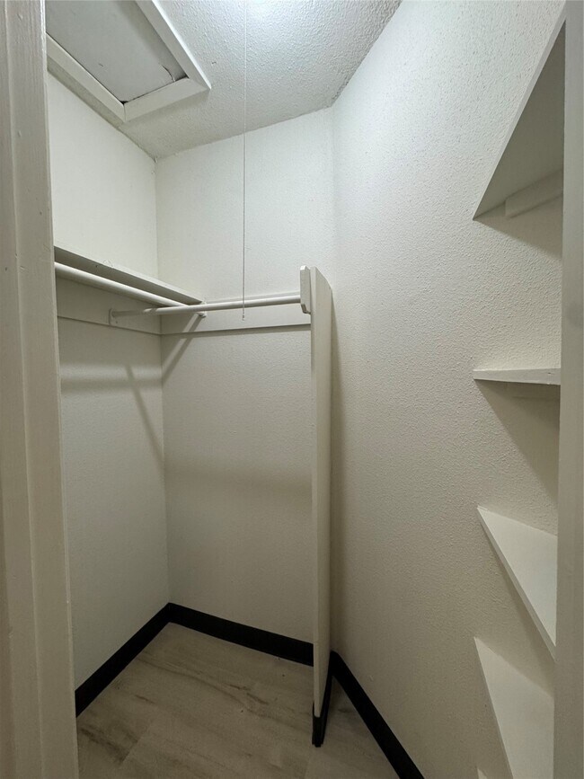 Building Photo - 1319 Brenda Ln