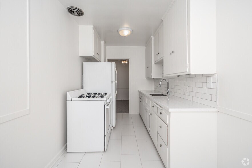 Primary Photo - Blackburn Apartments