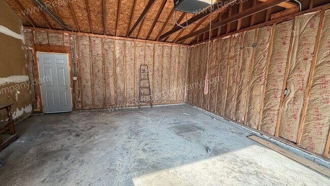 Building Photo - Newly updated 3 bedroom house