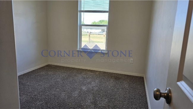 Building Photo - Fantastic Home with RV Parking!