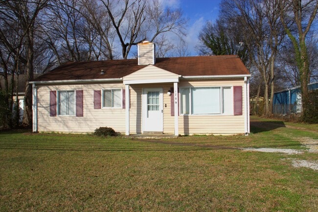 Building Photo - 1709 Oakwood Ave NE