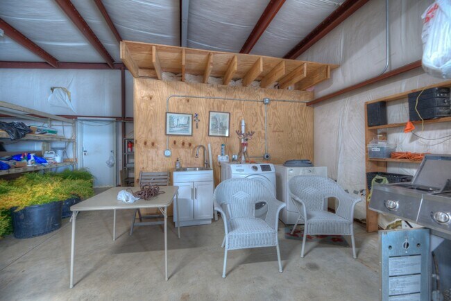 Building Photo - 6658 Bratton Rd