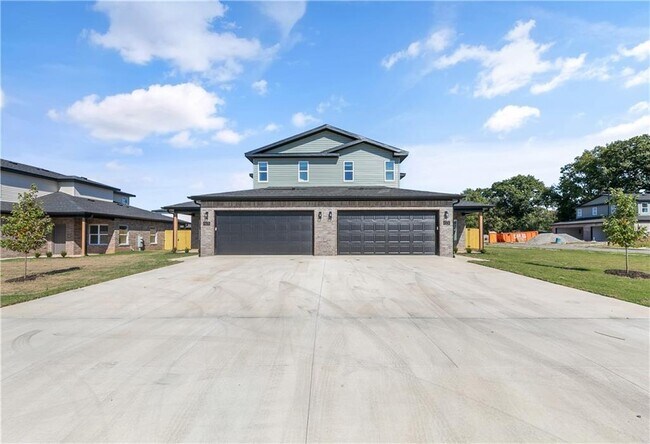 Building Photo - 601 Cosmos St