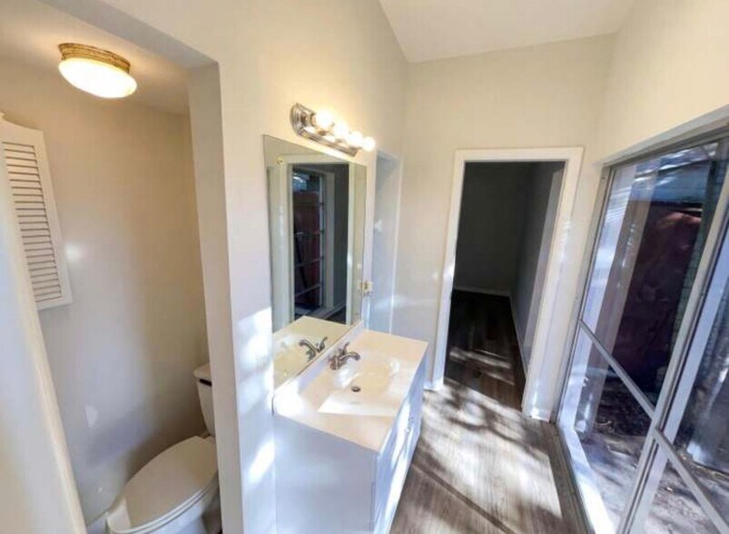 Building Photo - 141 SE Calmoso Dr