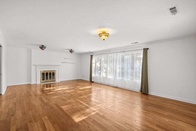 Building Photo - 3-Bedroom | 3.5-Bath Home for Rent in The Dunes – Myrtle Beach