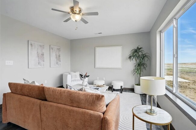 Building Photo - Spacious 3 BR/3Bath Townhome