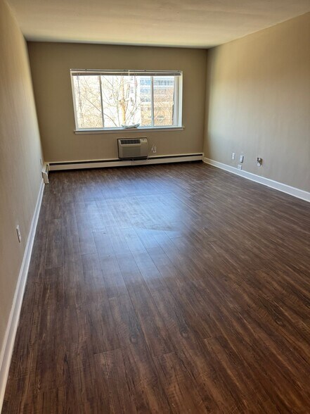 Building Photo - 2260 N Summit Ave