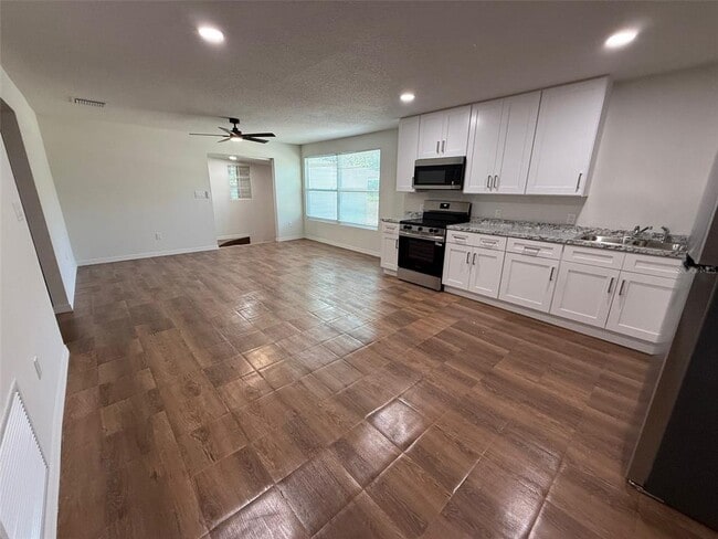 Building Photo - 1207 30th Ave E