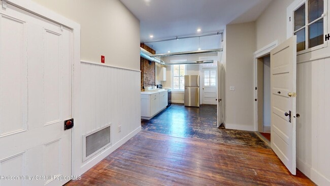 Building Photo - 33 Main St