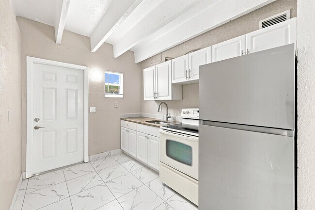 Building Photo - 812 19th St