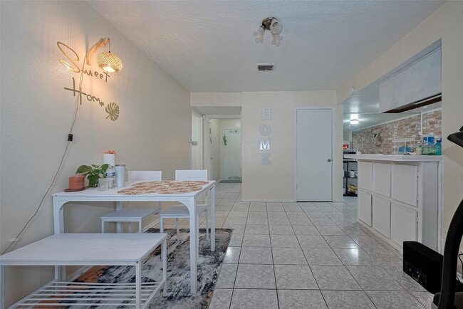 Building Photo - 12223 Sharpview Dr