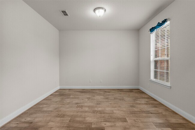 Building Photo - 3622 Pasteur Ln