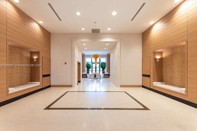 Building Photo - 445 Grand Bay Dr