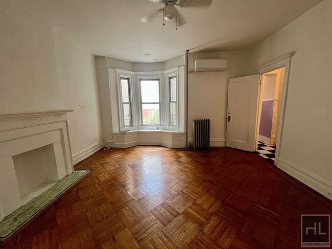 Building Photo - 2.5BR 1BA Crown Heights Limestone Parlor L...